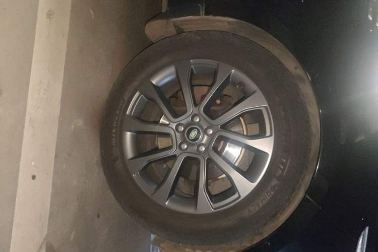 Used Land Rover Range Sport 2017 3.0 SC V6 SE Right Front Wheel Hub