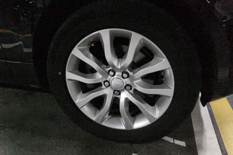 Used Land Rover Range Sport  Right Front Wheel Hub