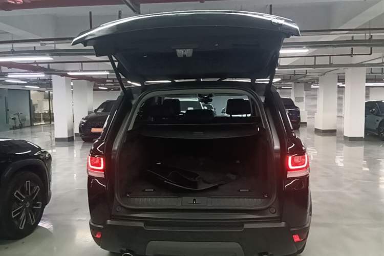 Used Land Rover Range Sport 2017 3.0 SC V6 SE Trunk