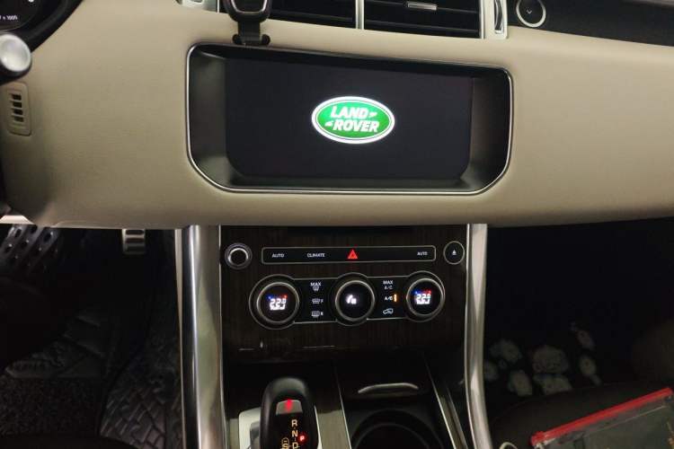 Used Land Rover Range Sport 2017 3.0 SC V6 HSE Audio And AC Panel