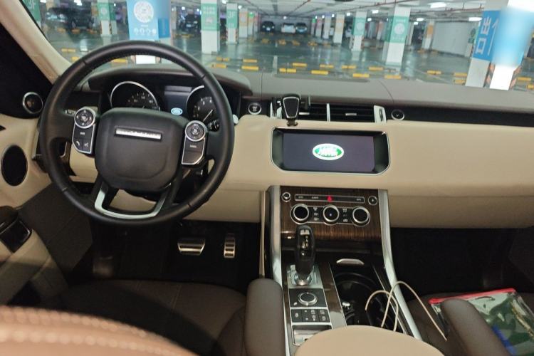 Used Land Rover Range Sport 2017 3.0 SC V6 HSE Center Console