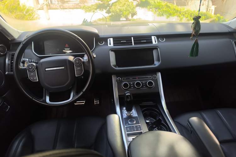 Used Land Rover Range Sport 2017 3.0 SC V6 HSE DYNAMIC Center Console