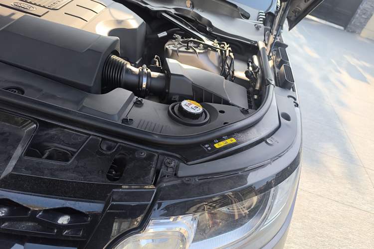Used Land Rover Range Sport 2017 3.0 SC V6 HSE DYNAMIC Engine Bay Left