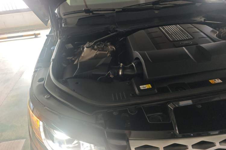 Used Land Rover Range Sport 2017 3.0 SC V6 HSE Engine Bay Right