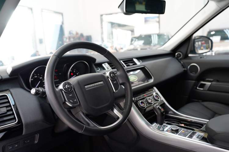 Used Land Rover Range Sport 2017 3.0 SC V6 HSE Interior 8
