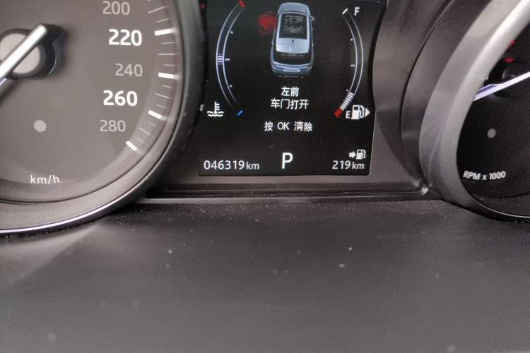 Used Land Rover Range Sport 2017 3.0 SC V6 HSE Odometer Close Up