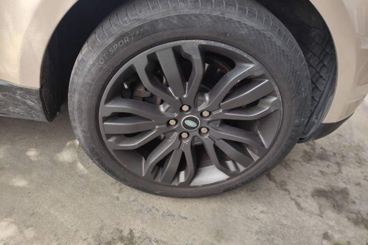 Used Land Rover Range Sport 2017 3.0 SC V6 SE Right Front Wheel Hub