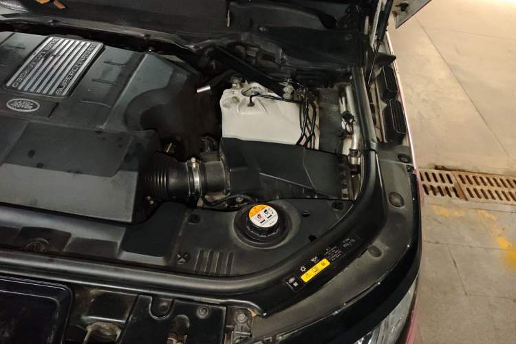Used Land Rover Range Sport 2017 3.0 SC V6 SE Engine Bay Left