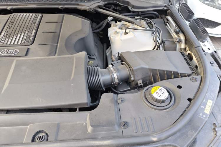 Used Land Rover Range Sport 2017 3.0 SC V6 SE Engine Bay Left