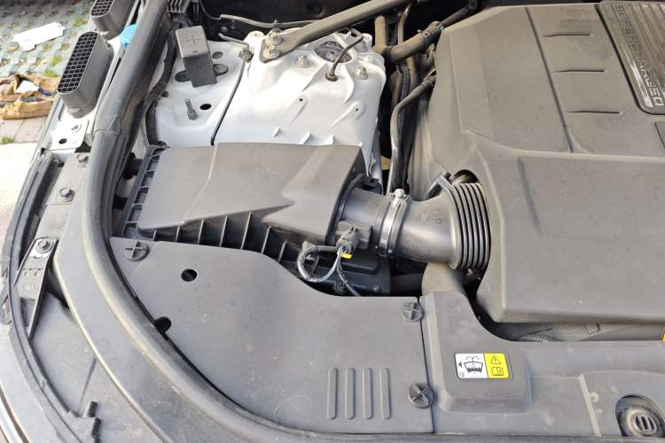 Used Land Rover Range Sport 2017 3.0 SC V6 SE Engine Bay Right
