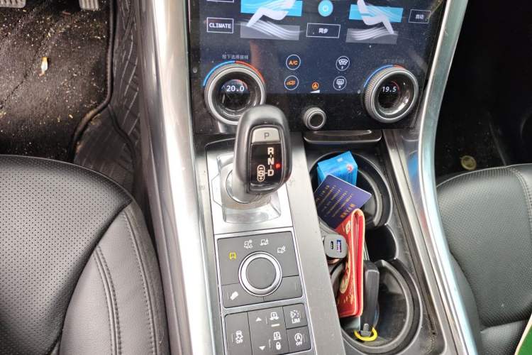 Used Land Rover Range Sport 2017 3.0 SC V6 SE Gear Lever