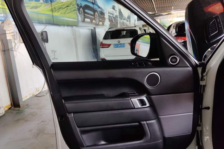 Used Land Rover Range Sport 2017 3.0 SC V6 SE Left Front Door Interior