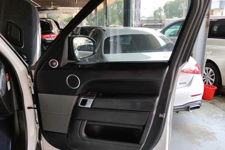 Used Land Rover Range Sport 2017 3.0 SC V6 SE Right Front Door Interior