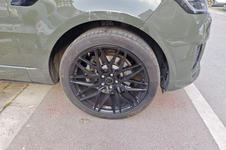 Used Land Rover Range Sport 2017 3.0 SC V6 SE Right Front Wheel Hub