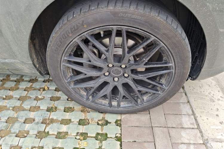 Used Land Rover Range Sport 2017 3.0 SC V6 SE Right Front Wheel Hub