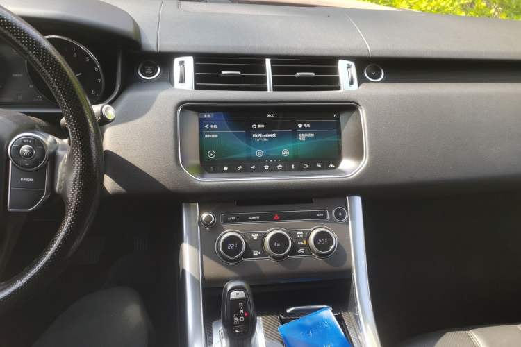 Used Land Rover Range Sport 2017 3.0 SC V6 SE Audio And AC Panel