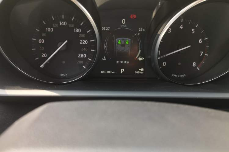 Used Land Rover Range Sport 2017 3.0 SC V6 SE Odometer Close Up