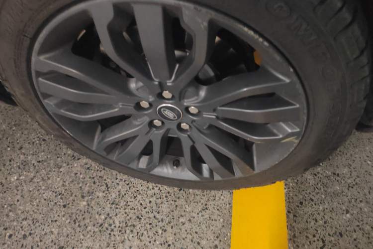 Used Land Rover Range Sport 2017 3.0 SC V6 HSE DYNAMIC Right Front Wheel Hub