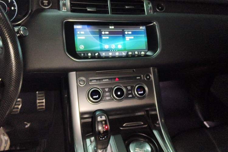 Used Land Rover Range Sport 2017 3.0 SC V6 HSE DYNAMIC Audio And AC Panel