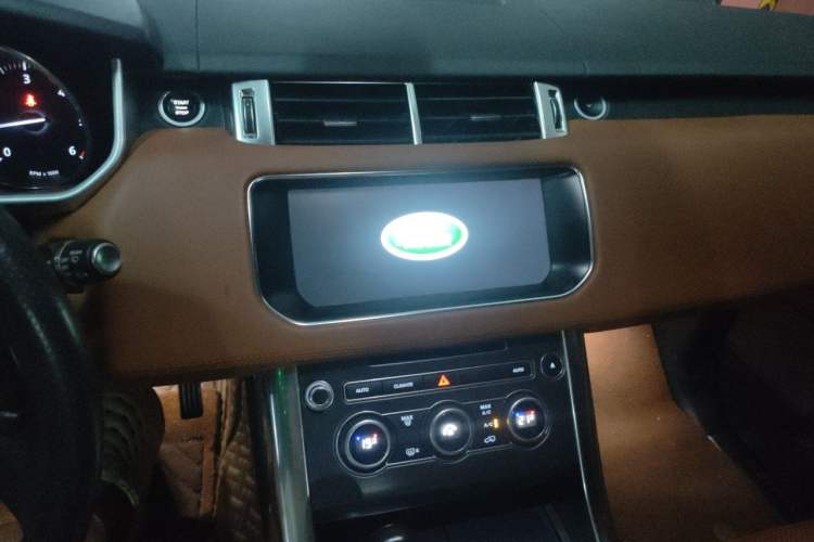 Used Land Rover Range Sport  Audio And AC Panel