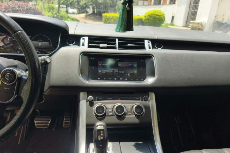 Used Land Rover Range Sport 2017 3.0 SC V6 HSE DYNAMIC Audio And AC Panel