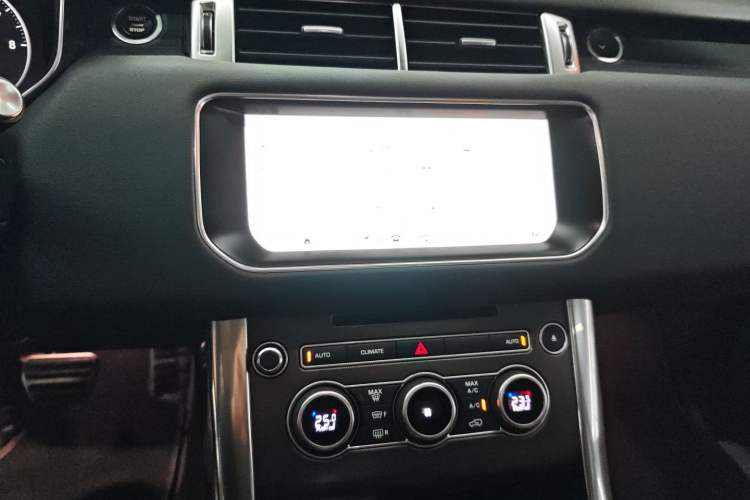 Used Land Rover Range Sport 2017 3.0 SC V6 HSE DYNAMIC Audio And AC Panel