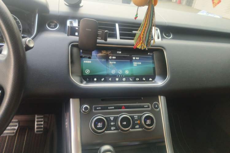 Used Land Rover Range Sport 2017 3.0 SC V6 HSE DYNAMIC Audio And AC Panel