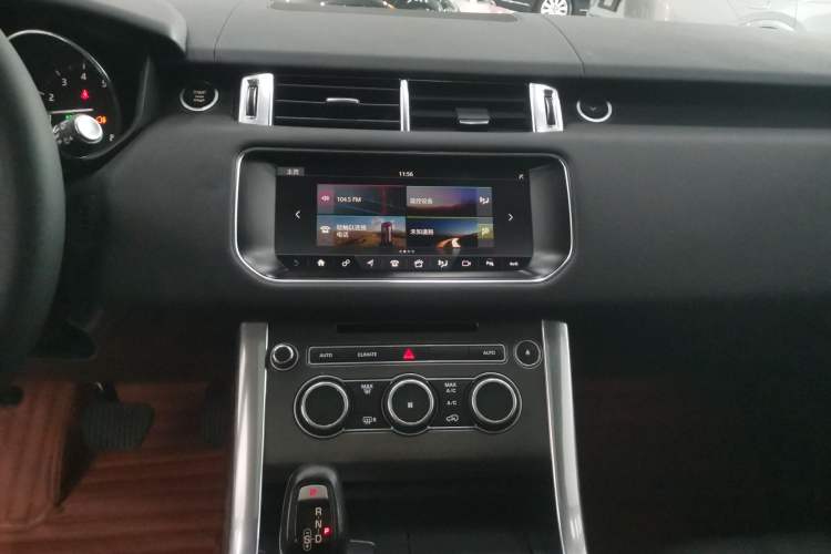 Used Land Rover Range Sport 2017 3.0 SC V6 SE Audio And AC Panel