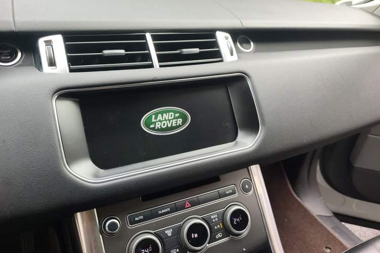 Used Land Rover Range Sport 2017 3.0 SC V6 SE Audio And AC Panel