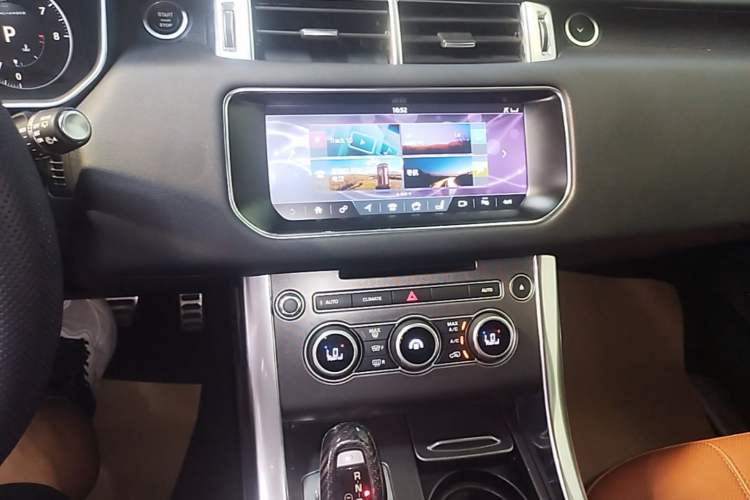 Used Land Rover Range Sport 2017 3.0 SC V6 HSE DYNAMIC Audio And AC Panel