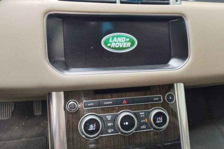 Used Land Rover Range Sport 2017 3.0 SC V6 HSE Audio And AC Panel