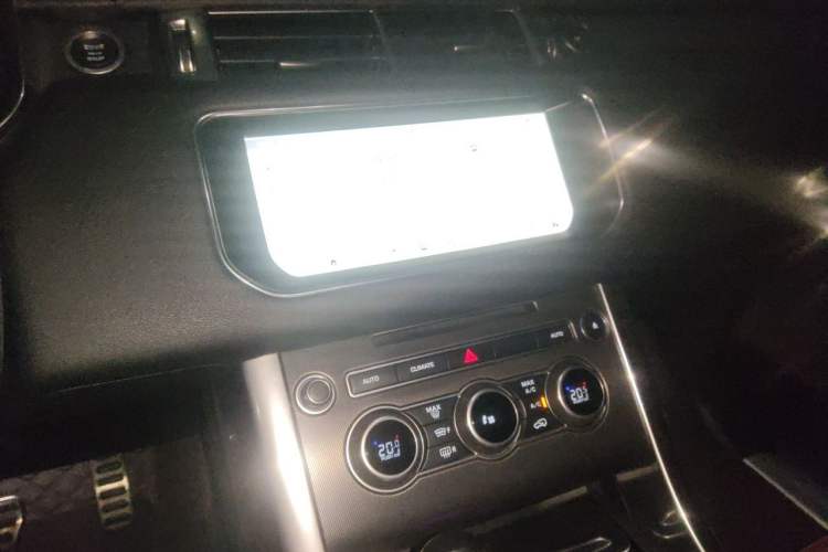 Used Land Rover Range Sport 2017 3.0 SC V6 HSE DYNAMIC Audio And AC Panel