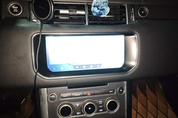 Used Land Rover Range Sport 2017 3.0 SC V6 SE Audio And AC Panel