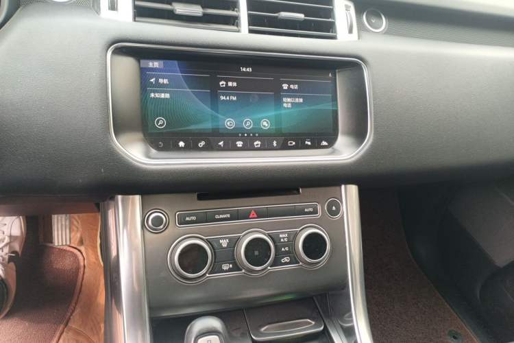 Used Land Rover Range Sport 2017 3.0 SC V6 SE Audio And AC Panel