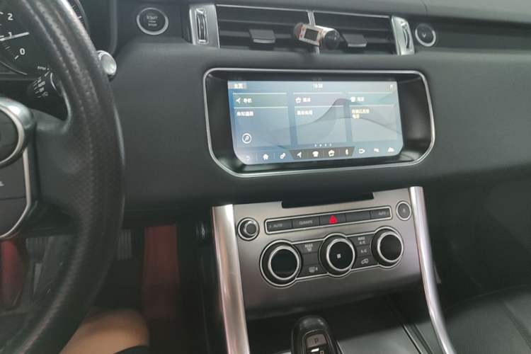 Used Land Rover Range Sport 2017 3.0 SC V6 SE Audio And AC Panel