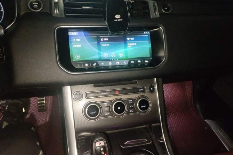 Used Land Rover Range Sport 2017 3.0 SC V6 HSE Audio And AC Panel