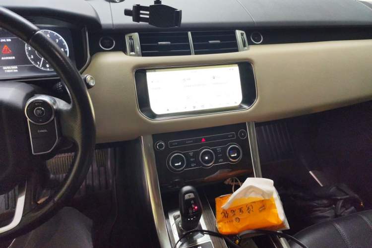 Used Land Rover Range Sport 2017 3.0 SC V6 HSE Audio And AC Panel
