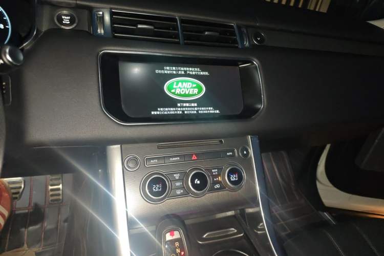 Used Land Rover Range Sport 2017 3.0 SC V6 HSE DYNAMIC Audio And AC Panel