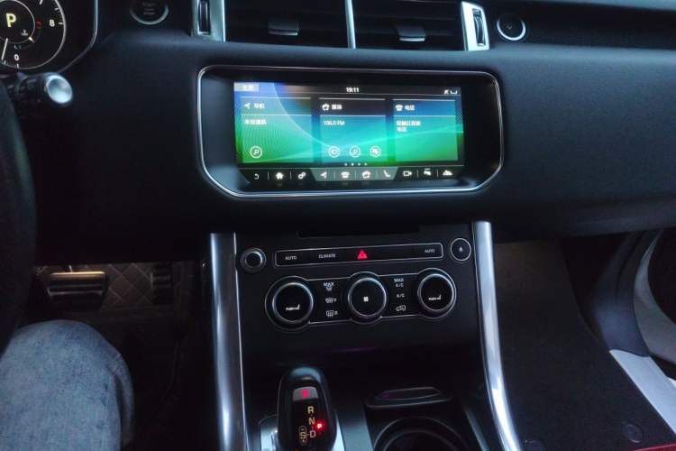 Used Land Rover Range Sport 2017 3.0 SC V6 HSE DYNAMIC Audio And AC Panel