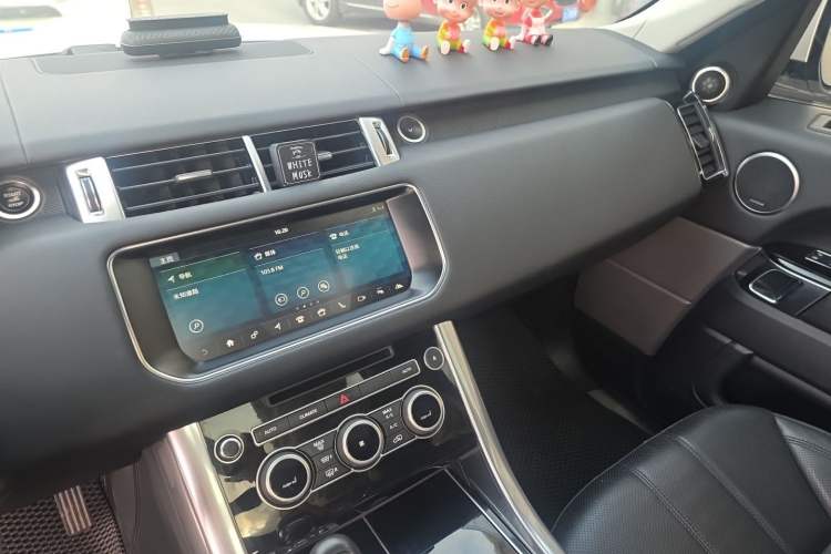 Used Land Rover Range Sport 2017 3.0 SC V6 HSE Audio And AC Panel
