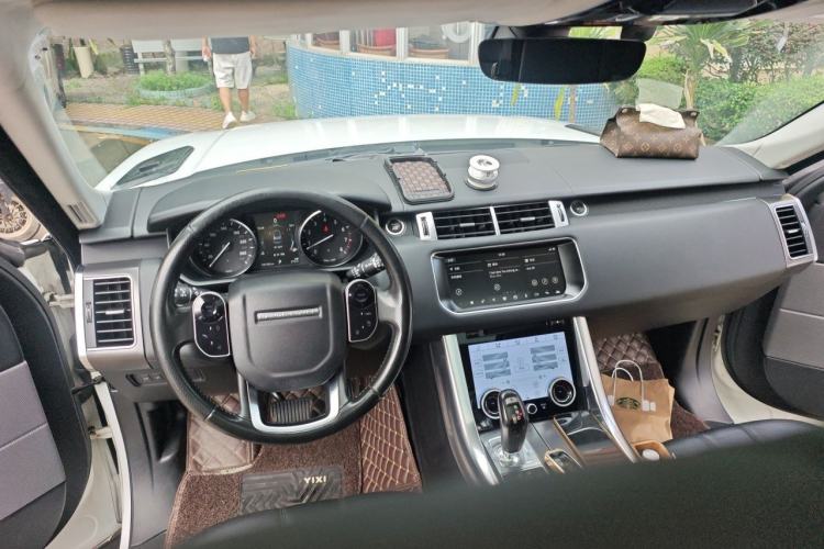 Used Land Rover Range Sport 2017 3.0 SC V6 SE Center Console