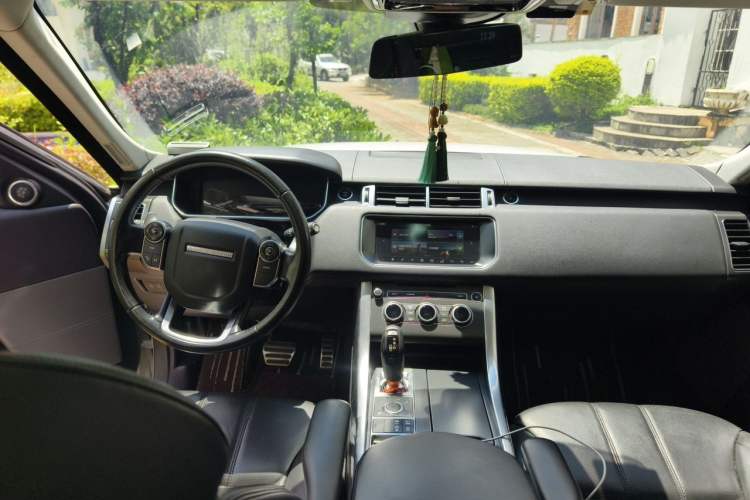 Used Land Rover Range Sport 2017 3.0 SC V6 HSE DYNAMIC Center Console