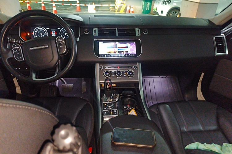Used Land Rover Range Sport 2017 3.0 SC V6 SE Center Console