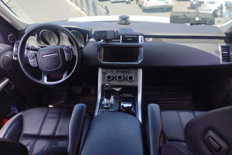 Used Land Rover Range Sport 2017 3.0 SC V6 SE Center Console