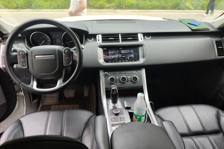 Used Land Rover Range Sport 2017 3.0 SC V6 SE Center Console