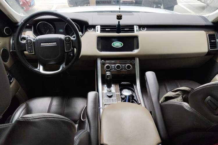 Used Land Rover Range Sport 2017 3.0 SC V6 HSE Center Console
