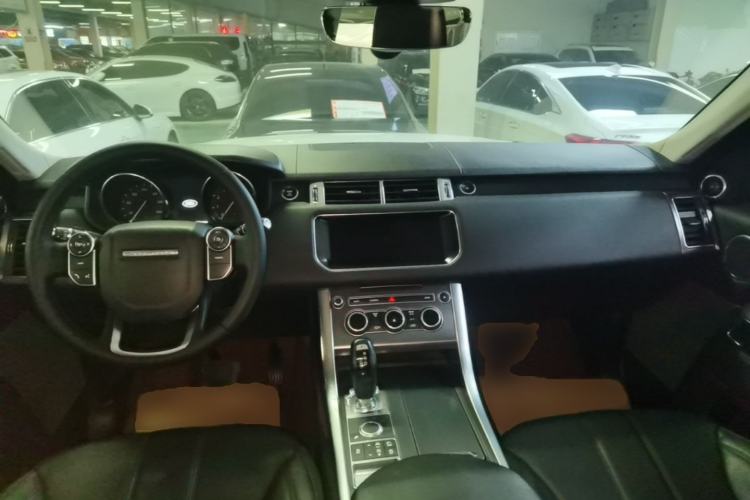 Used Land Rover Range Sport 2017 3.0 SC V6 SE Center Console