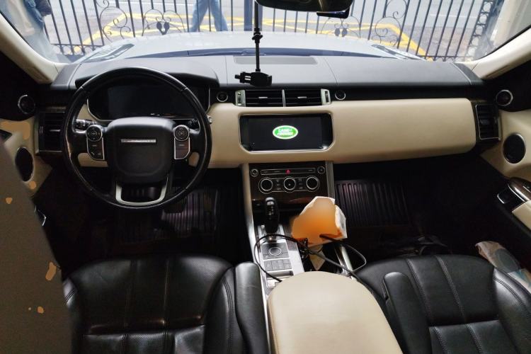 Used Land Rover Range Sport 2017 3.0 SC V6 HSE Center Console
