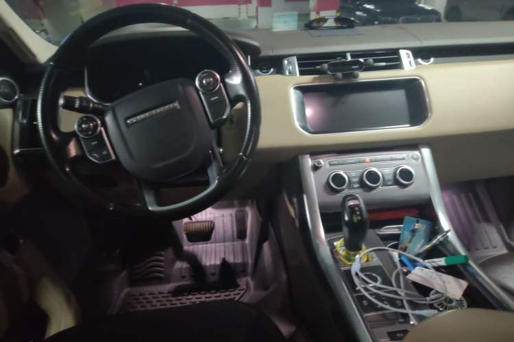 Used Land Rover Range Sport 2017 3.0 SC V6 HSE DYNAMIC Center Console