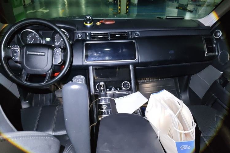 Used Land Rover Range Sport 2017 3.0 SC V6 SE Center Console